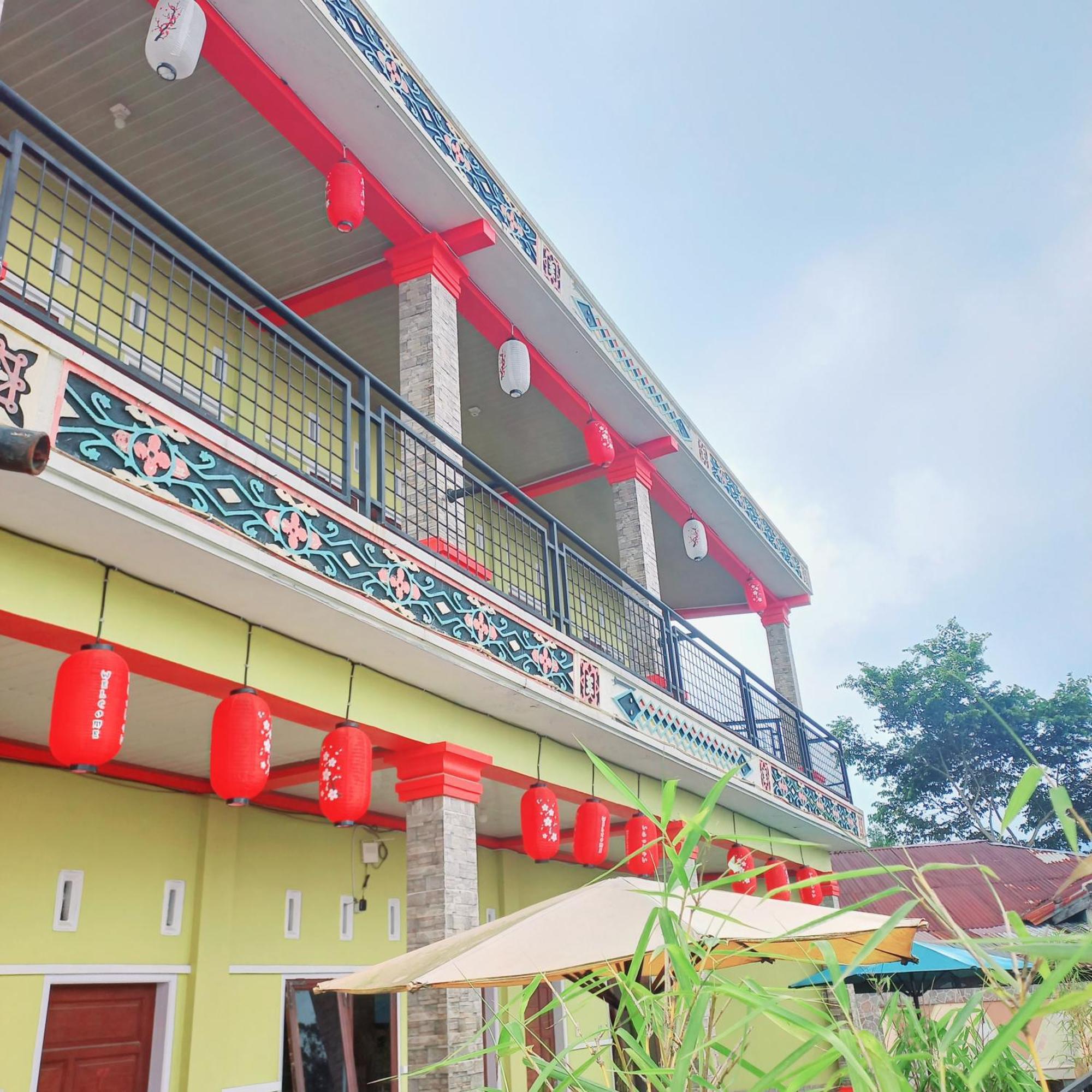 Welcome To Wisma Sunrise Guest House 10 Minutes By Walking To The Big Fruit Market Berastagi Dış mekan fotoğraf